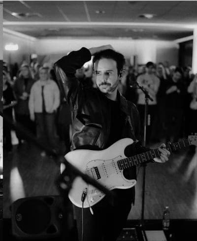 Max – Gesang & Gitarre
