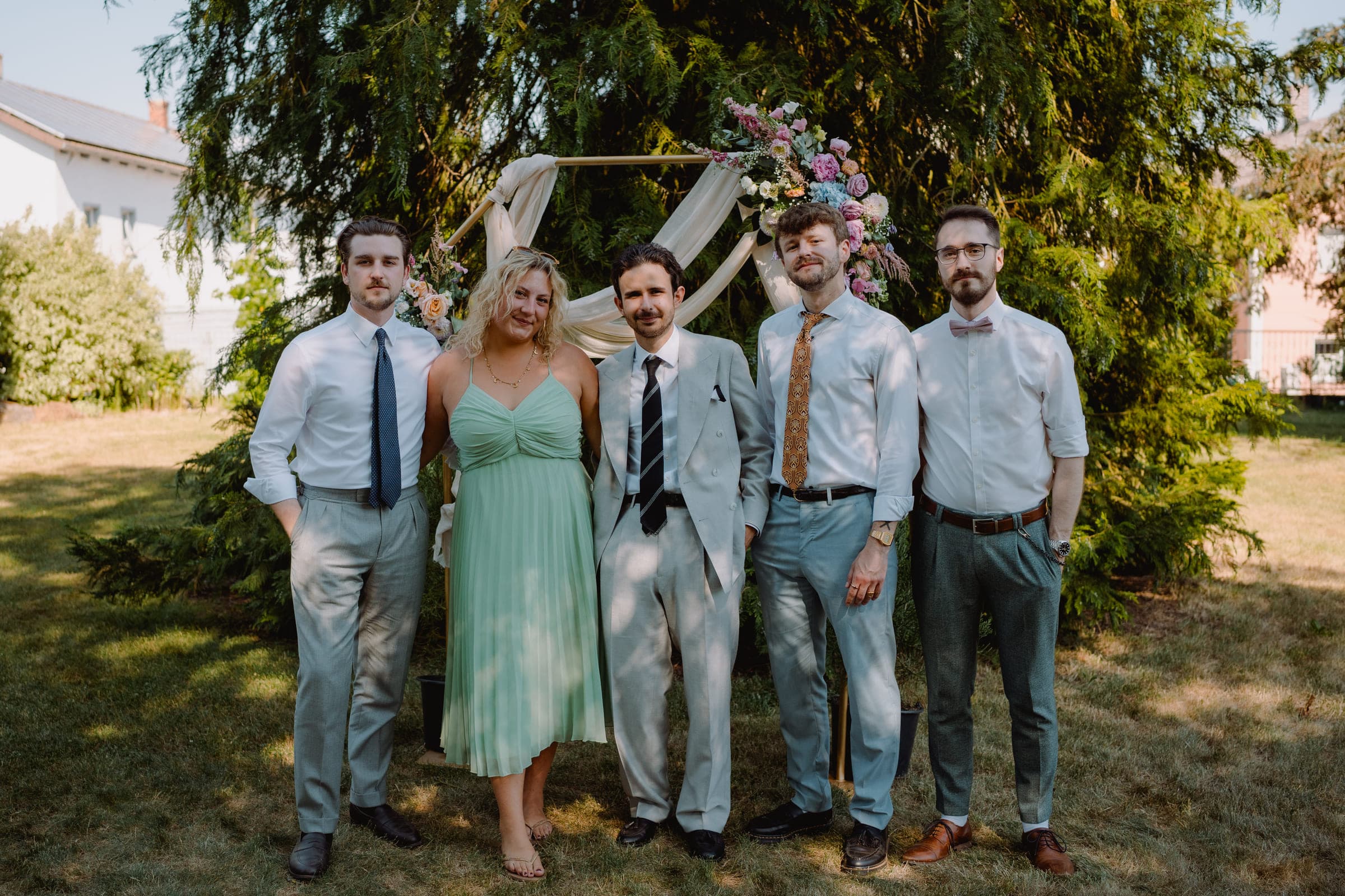Hadé auf einer Hochzeit im Sommer