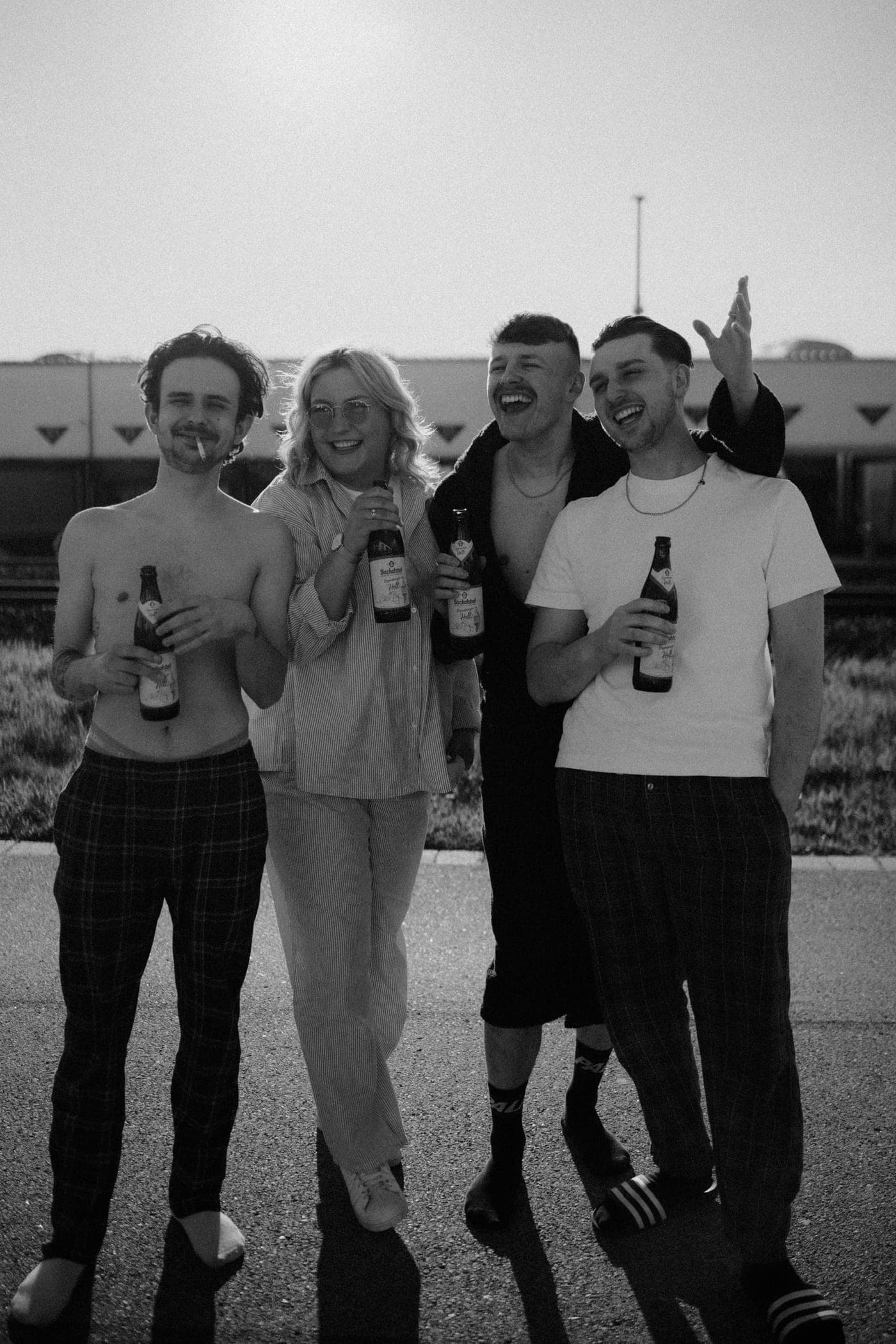 Die Band draußen, Schwarzweiß