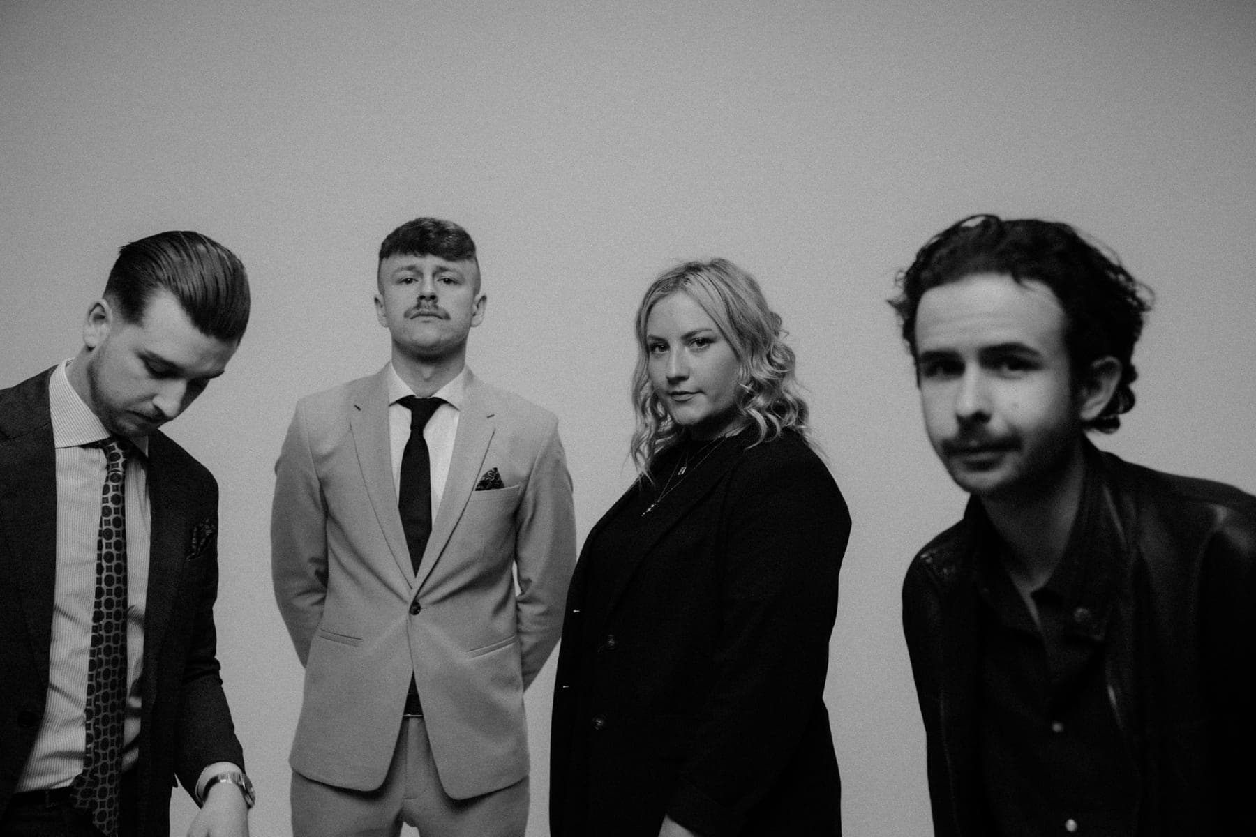 Die Band in Schwarzweiß